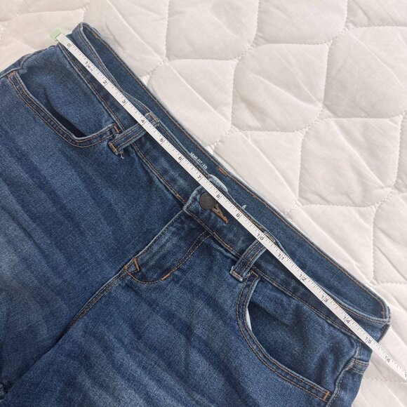 Old Navy Semi-Fit Denim Shorts | Cuffed Hem | Size 6 Regular - Picture 6 of 8